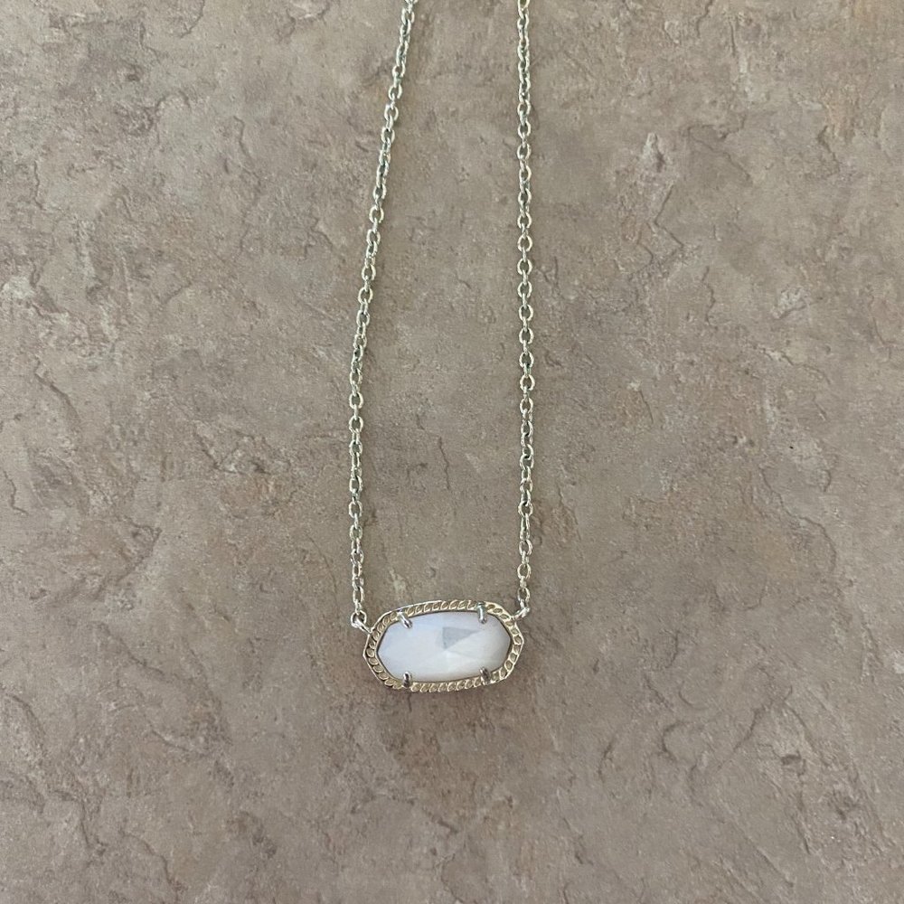 Elisa Pendant Necklace in Ivory Pearl